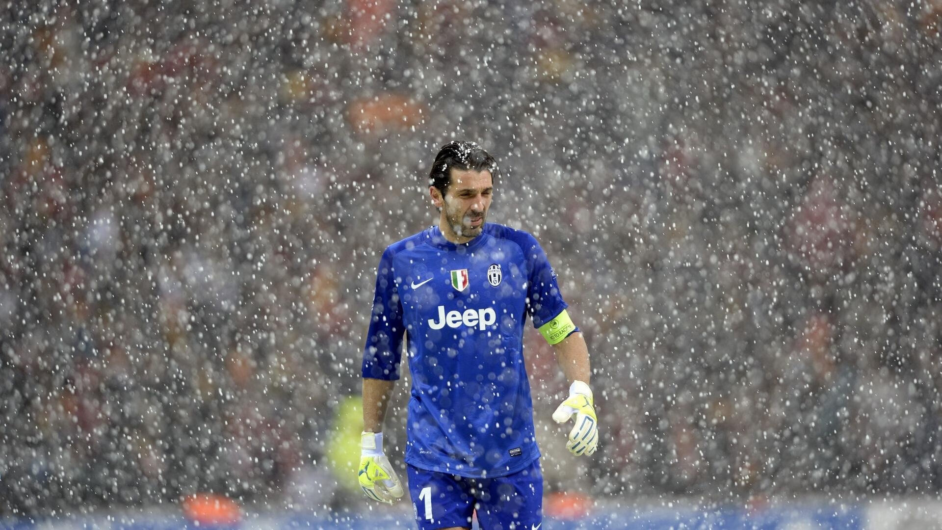 中立代表队B队员默契配合助力冲线